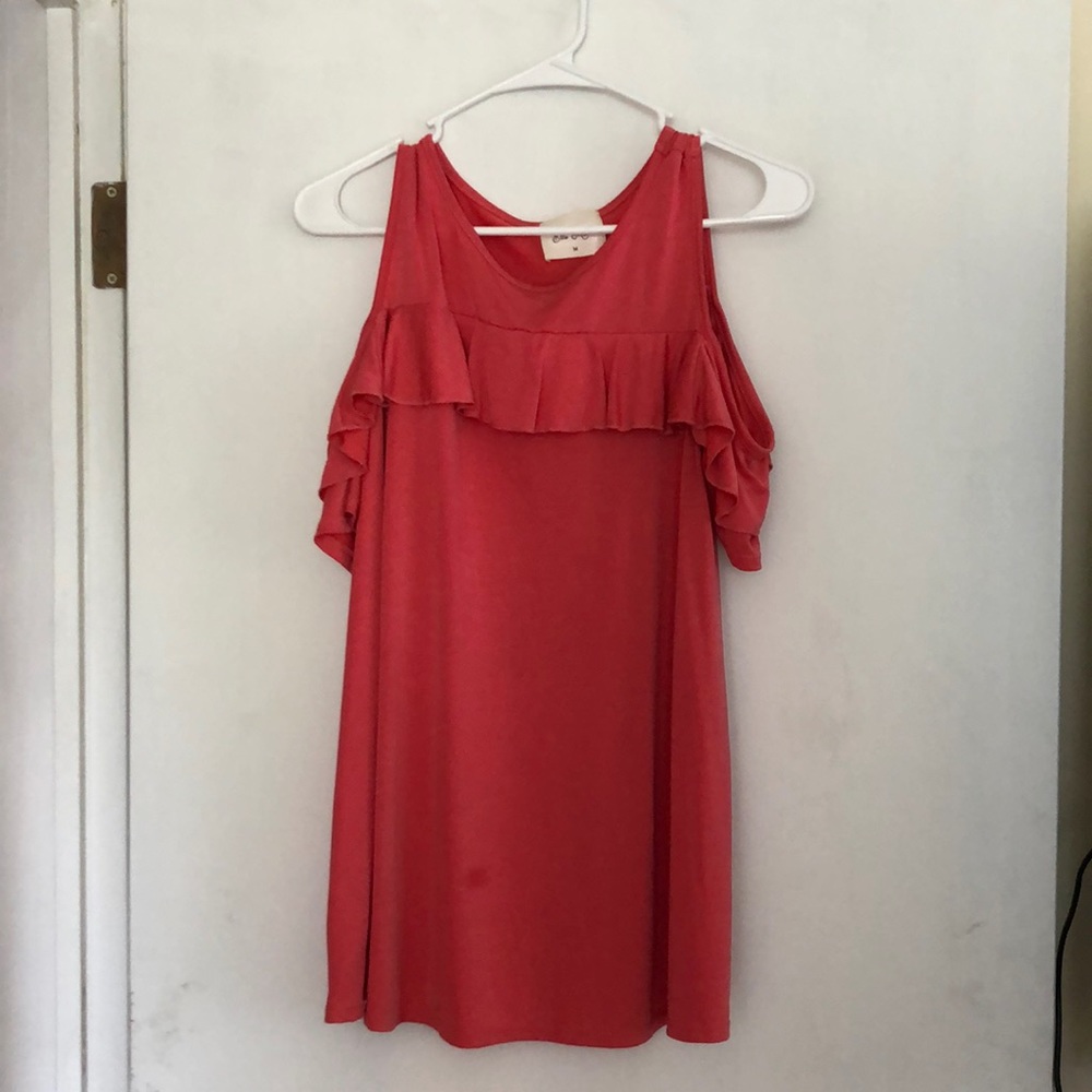 Cute women’s shirt. Off the shoulder sleeves.